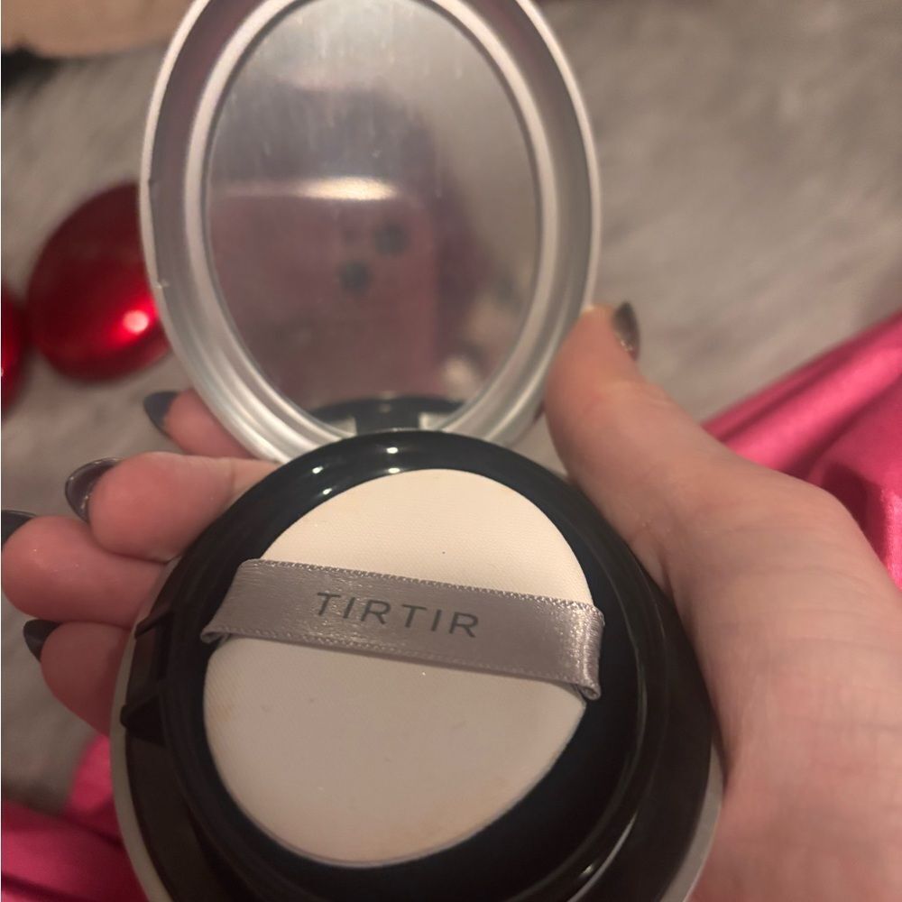 Silver Makeup Foundation - Picture 3 of 4